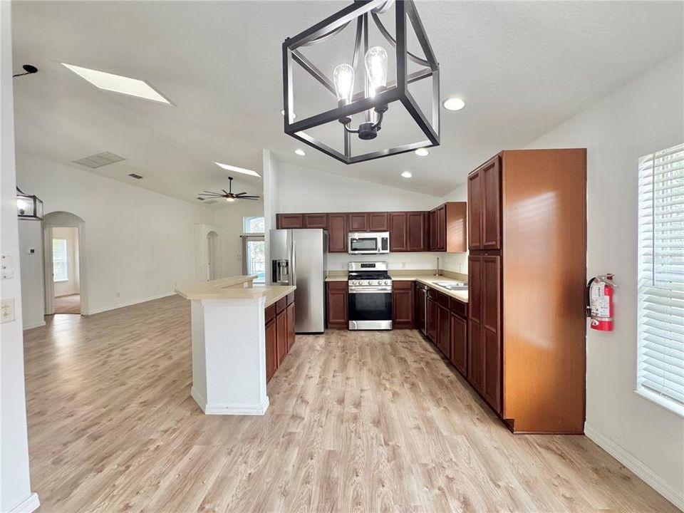 В аренду: $2,900 (5 спален, 4 ванн, 2195 Квадратных фут)
