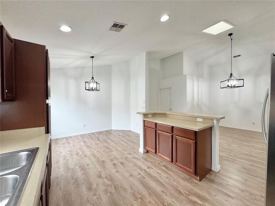 В аренду: $2,900 (5 спален, 4 ванн, 2195 Квадратных фут)