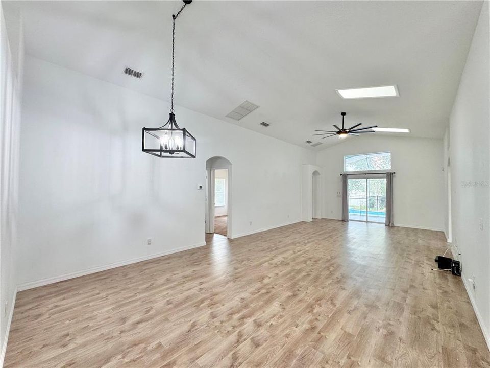 В аренду: $2,900 (5 спален, 4 ванн, 2195 Квадратных фут)