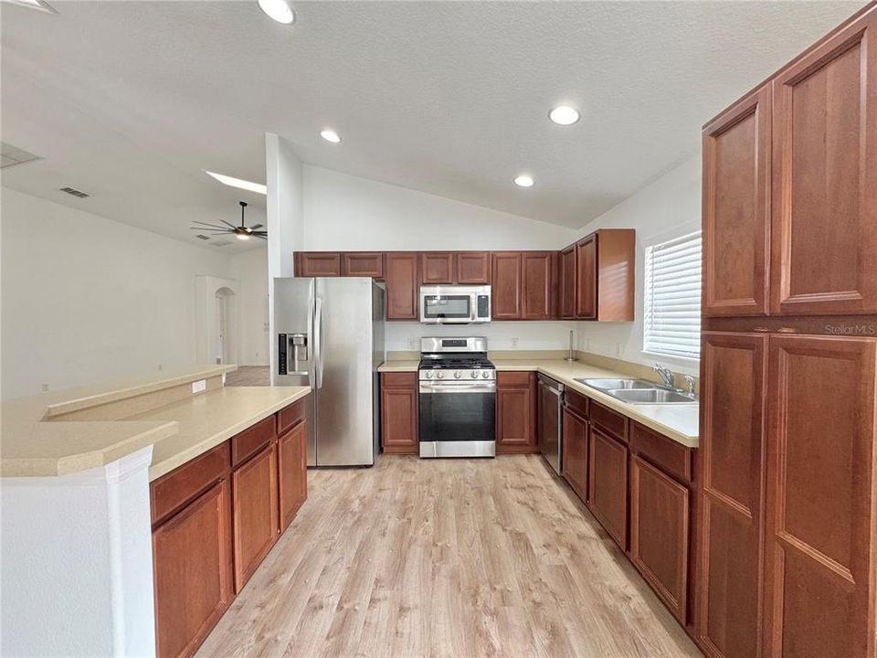 В аренду: $2,900 (5 спален, 4 ванн, 2195 Квадратных фут)