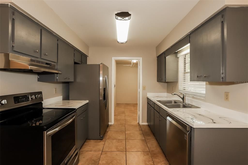 В аренду: $1,775 (3 спален, 1 ванн, 1011 Квадратных фут)