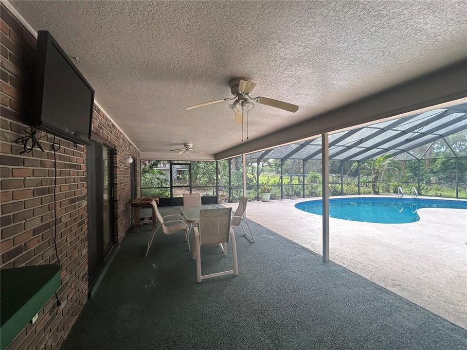For Sale: $350,000 (3 beds, 2 baths, 1964 Square Feet)