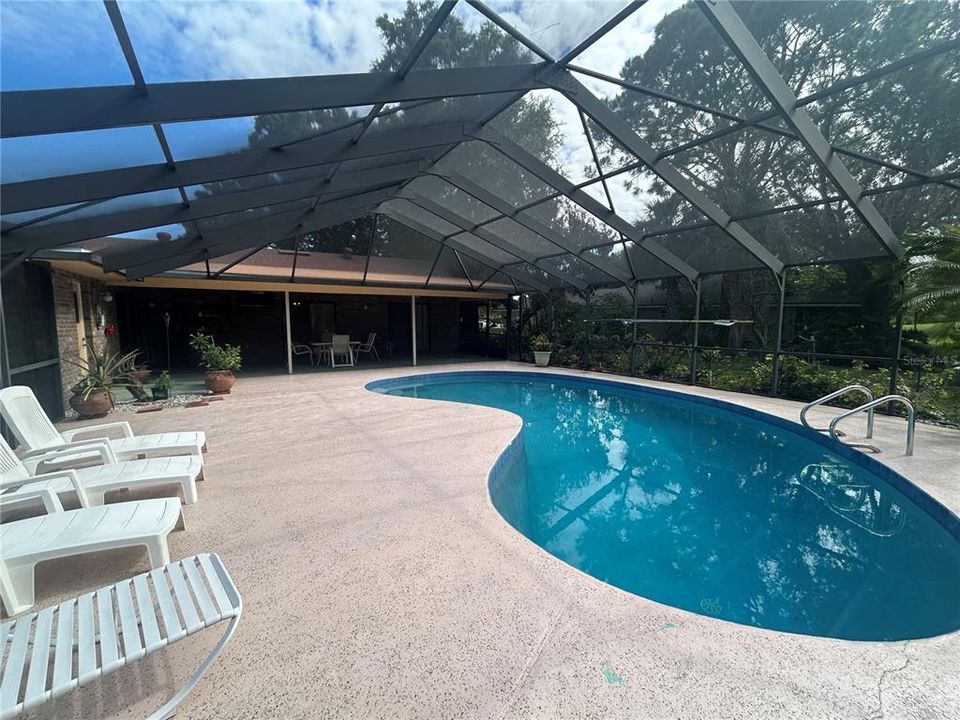 For Sale: $350,000 (3 beds, 2 baths, 1964 Square Feet)