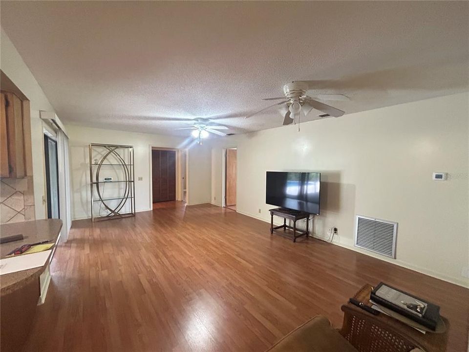 For Sale: $350,000 (3 beds, 2 baths, 1964 Square Feet)