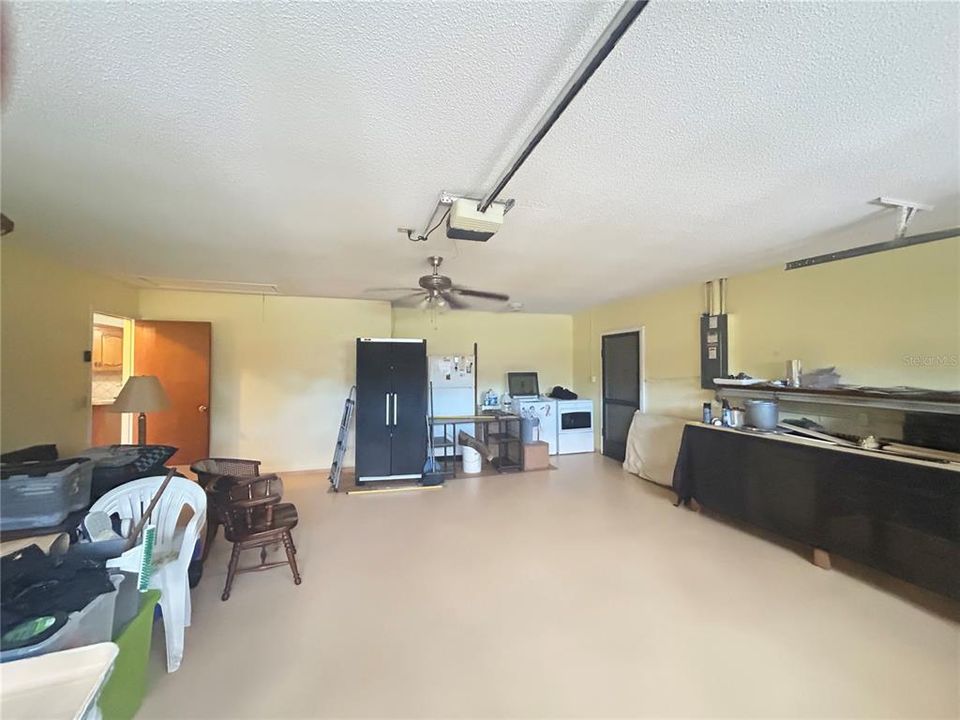 For Sale: $350,000 (3 beds, 2 baths, 1964 Square Feet)