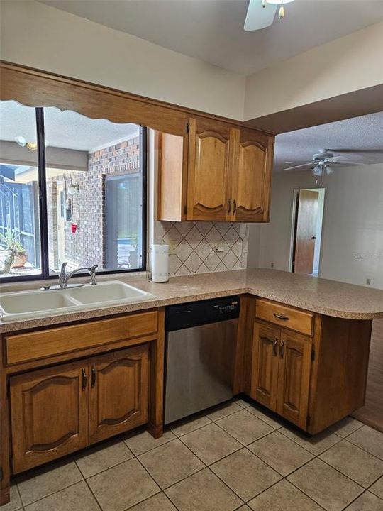For Sale: $350,000 (3 beds, 2 baths, 1964 Square Feet)