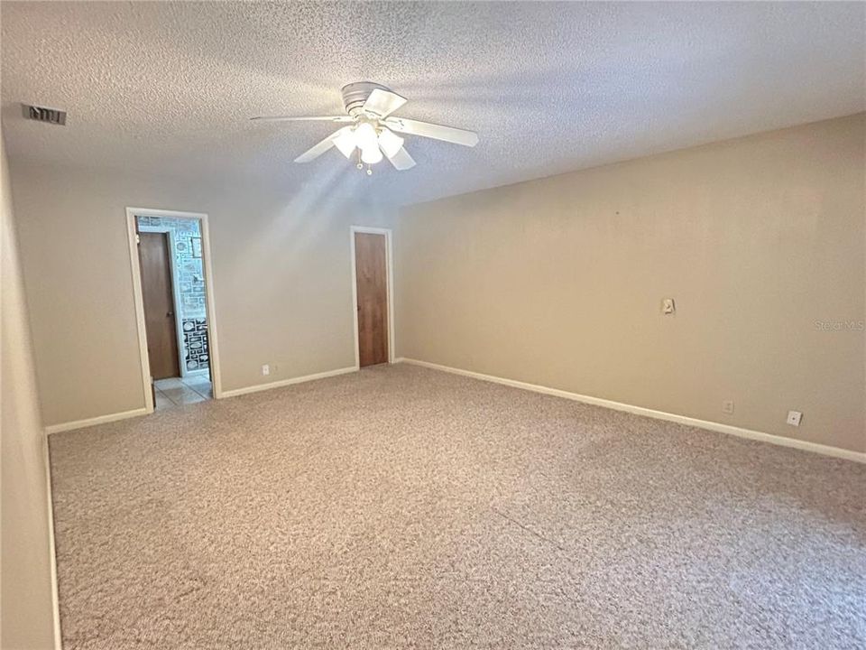 For Sale: $350,000 (3 beds, 2 baths, 1964 Square Feet)
