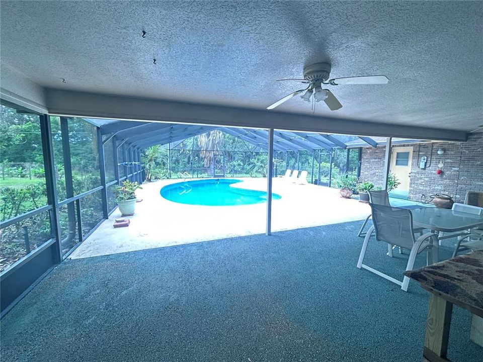 For Sale: $350,000 (3 beds, 2 baths, 1964 Square Feet)