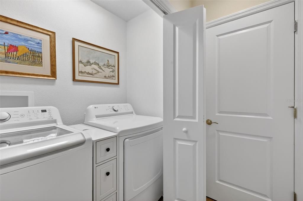 На продажу: $399,900 (2 спален, 2 ванн, 1134 Квадратных фут)