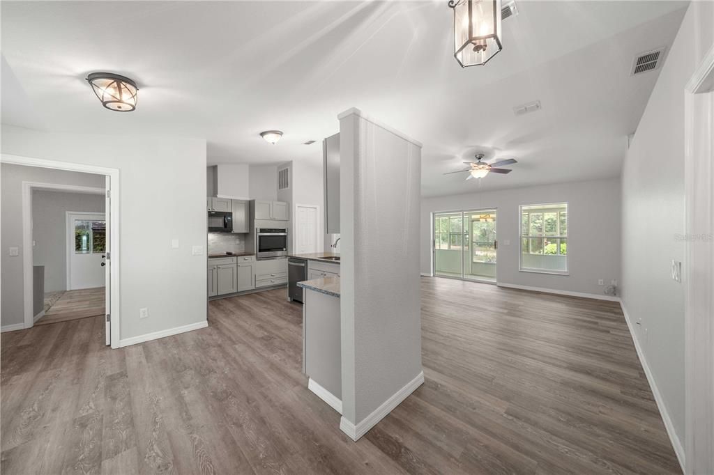 Active With Contract: $269,900 (2 beds, 2 baths, 1275 Square Feet)