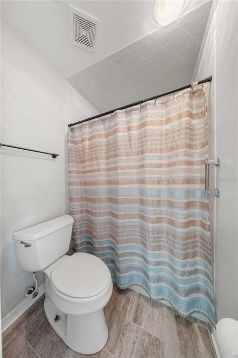 Active With Contract: $269,900 (2 beds, 2 baths, 1275 Square Feet)
