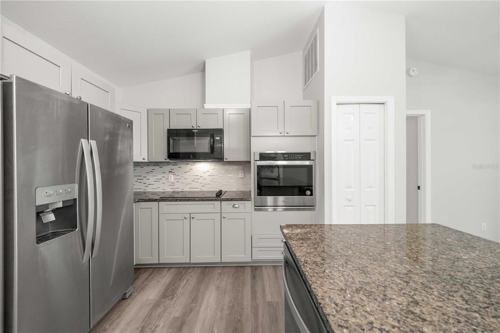 Active With Contract: $269,900 (2 beds, 2 baths, 1275 Square Feet)