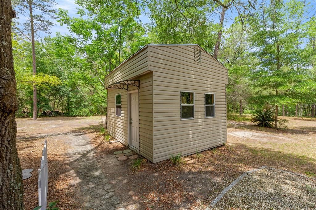 Active With Contract: $269,900 (2 beds, 2 baths, 1275 Square Feet)