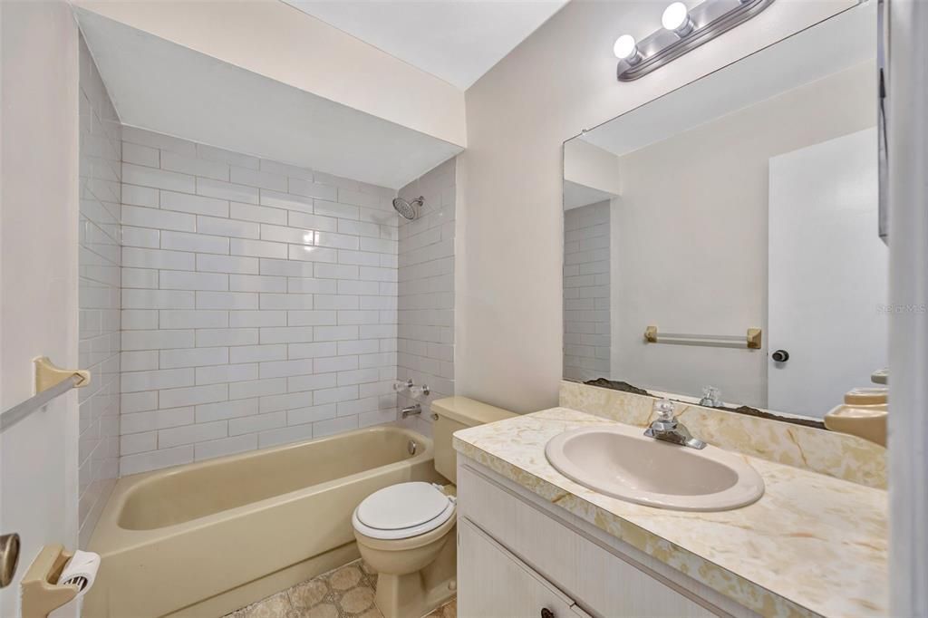 En Venta: $215,000 (2 camas, 2 baños, 1108 Pies cuadrados)