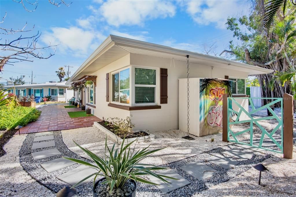 For Sale: $1,349,000 (4 beds, 2 baths, 1246 Square Feet)