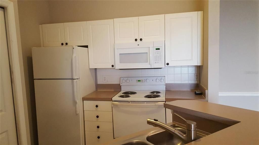 For Rent: $1,525 (1 beds, 1 baths, 843 Square Feet)