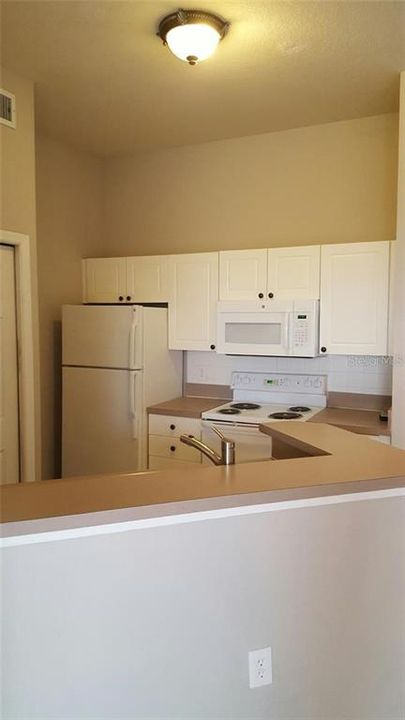 For Rent: $1,525 (1 beds, 1 baths, 843 Square Feet)