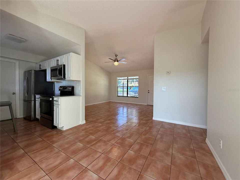 For Sale: $350,000 (3 beds, 2 baths, 950 Square Feet)