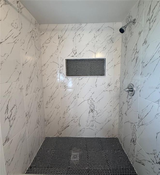 For Sale: $350,000 (3 beds, 2 baths, 950 Square Feet)