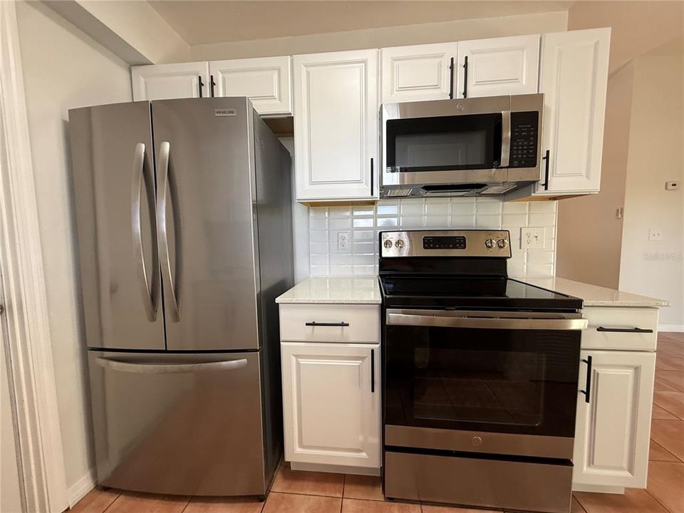 For Sale: $350,000 (3 beds, 2 baths, 950 Square Feet)