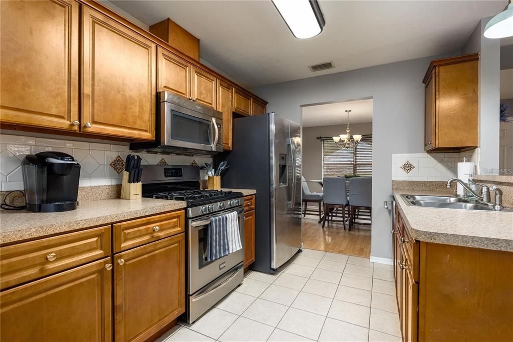 For Rent: $2,250 (3 beds, 2 baths, 1261 Square Feet)