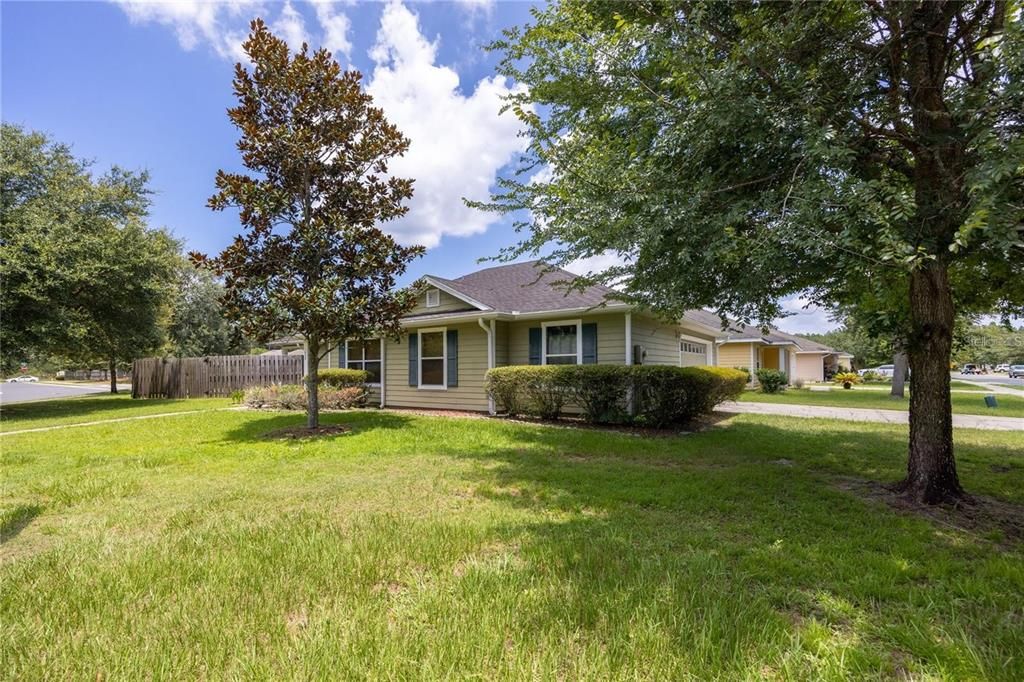 For Rent: $2,250 (3 beds, 2 baths, 1261 Square Feet)