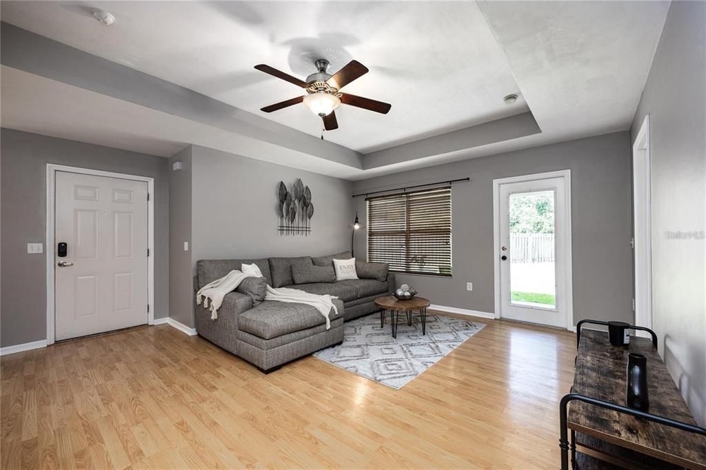 For Rent: $2,250 (3 beds, 2 baths, 1261 Square Feet)