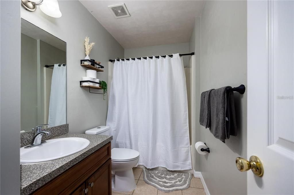 For Rent: $2,250 (3 beds, 2 baths, 1261 Square Feet)