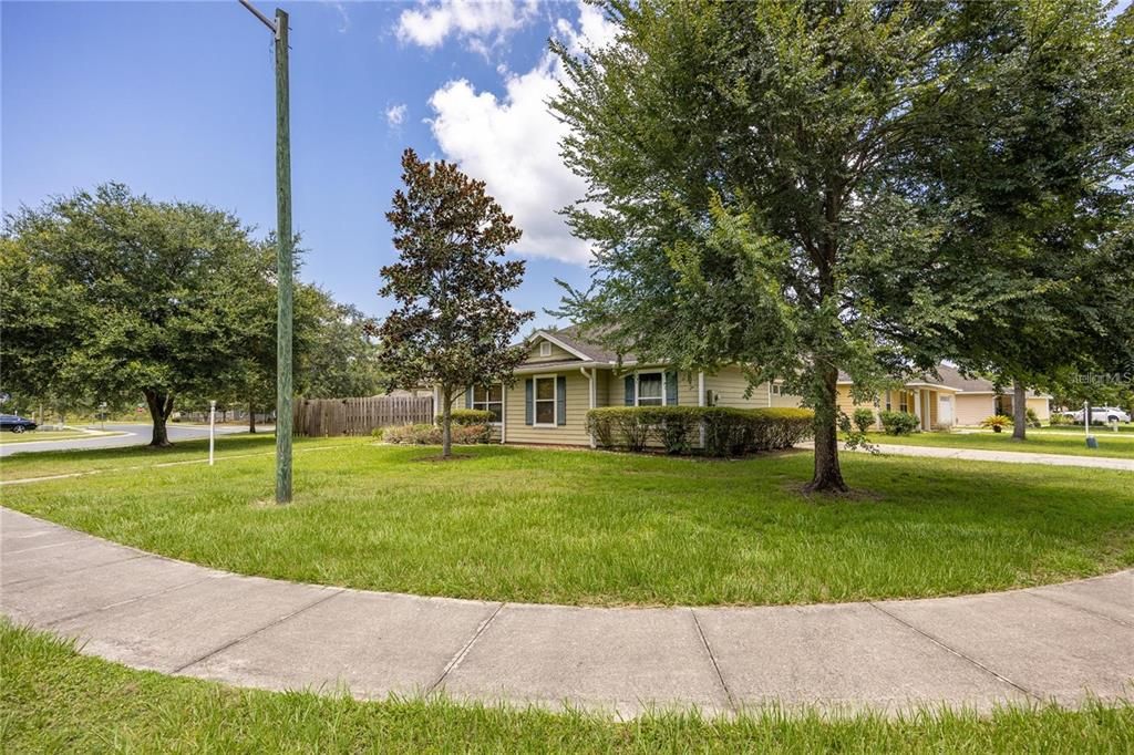 For Rent: $2,250 (3 beds, 2 baths, 1261 Square Feet)