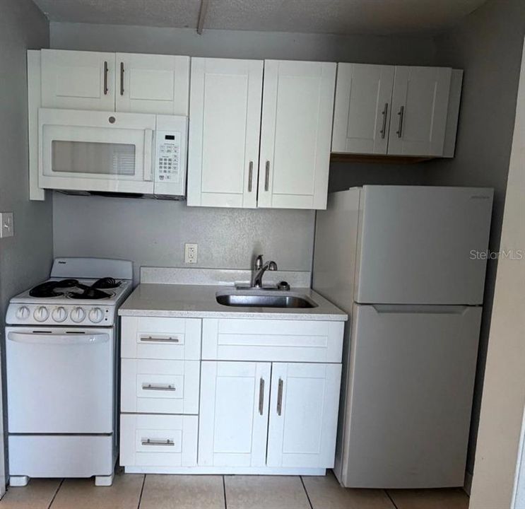 В аренду: $895 (0 спален, 1 ванн, 500 Квадратных фут)