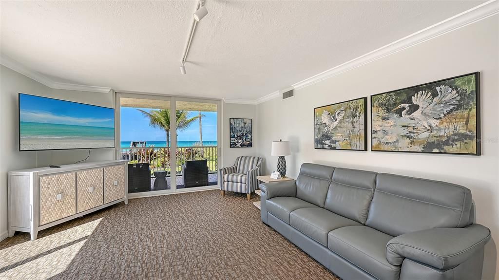 For Sale: $1,100,000 (2 beds, 2 baths, 1336 Square Feet)