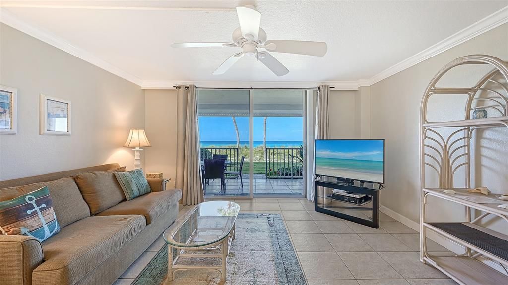 For Sale: $1,100,000 (2 beds, 2 baths, 1336 Square Feet)