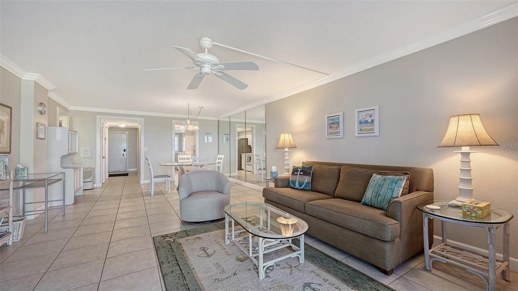 For Sale: $1,100,000 (2 beds, 2 baths, 1336 Square Feet)