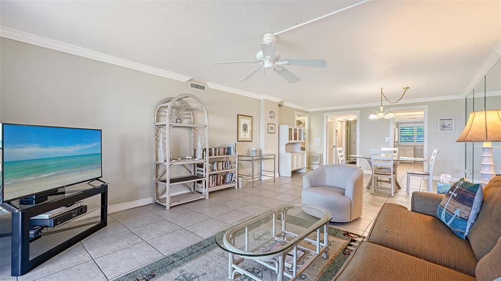 For Sale: $1,100,000 (2 beds, 2 baths, 1336 Square Feet)