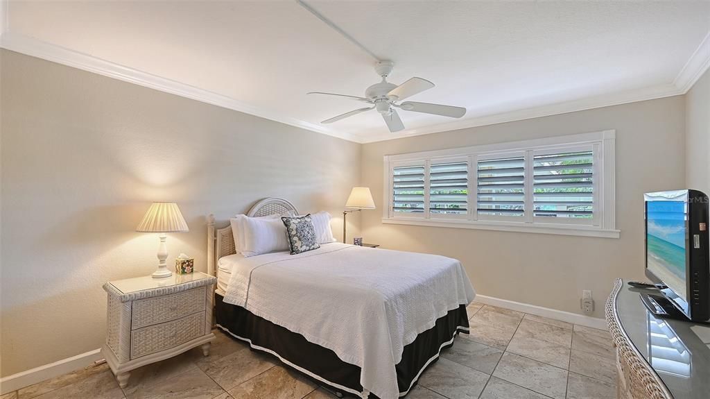 For Sale: $1,100,000 (2 beds, 2 baths, 1336 Square Feet)