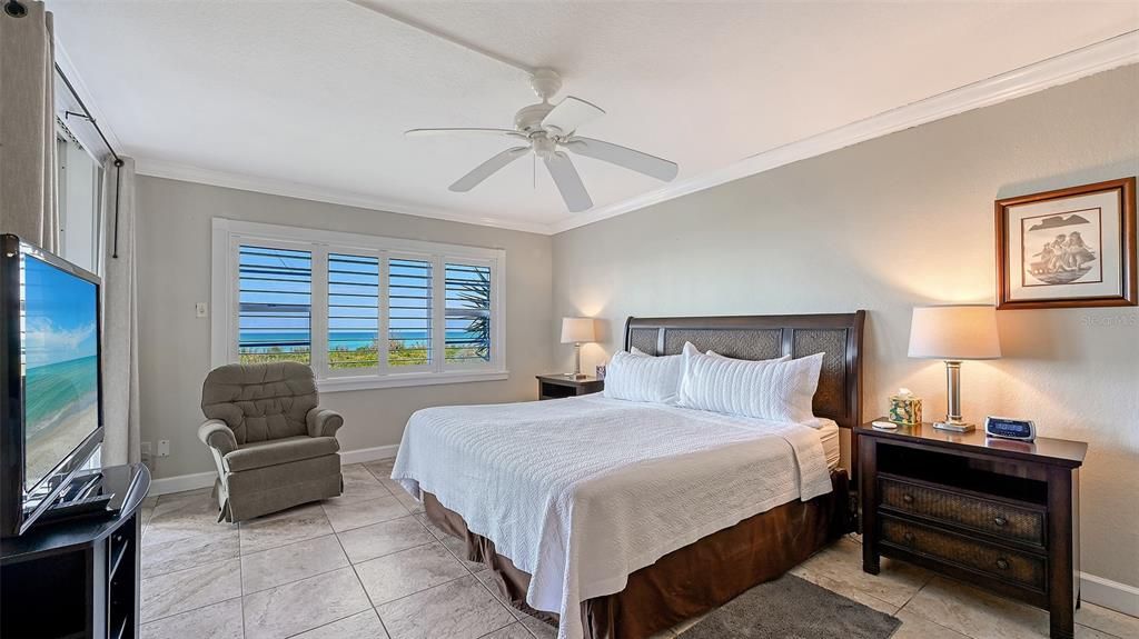 For Sale: $1,100,000 (2 beds, 2 baths, 1336 Square Feet)