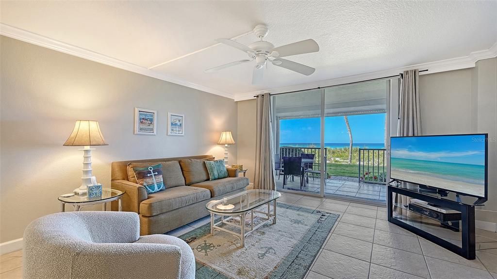 For Sale: $1,100,000 (2 beds, 2 baths, 1336 Square Feet)