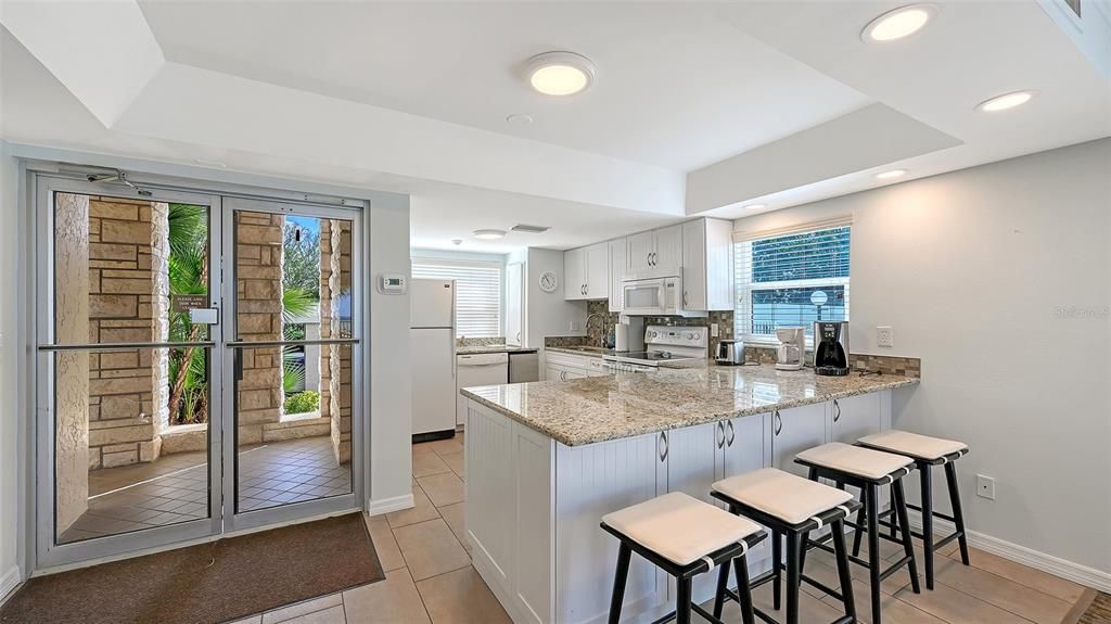 For Sale: $1,100,000 (2 beds, 2 baths, 1336 Square Feet)