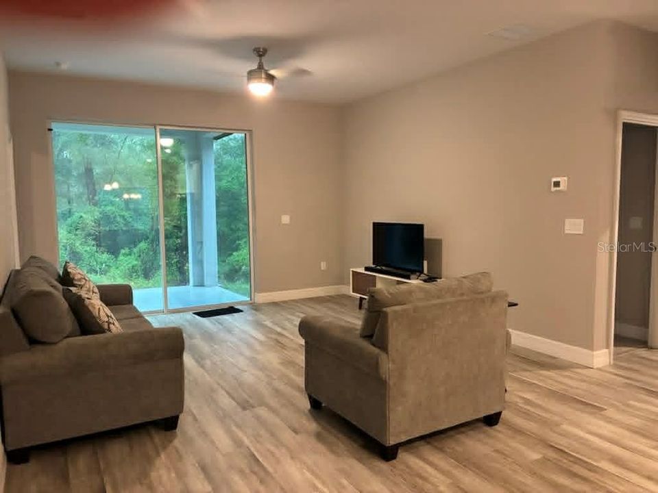 En Venta: $257,900 (4 camas, 2 baños, 1478 Pies cuadrados)