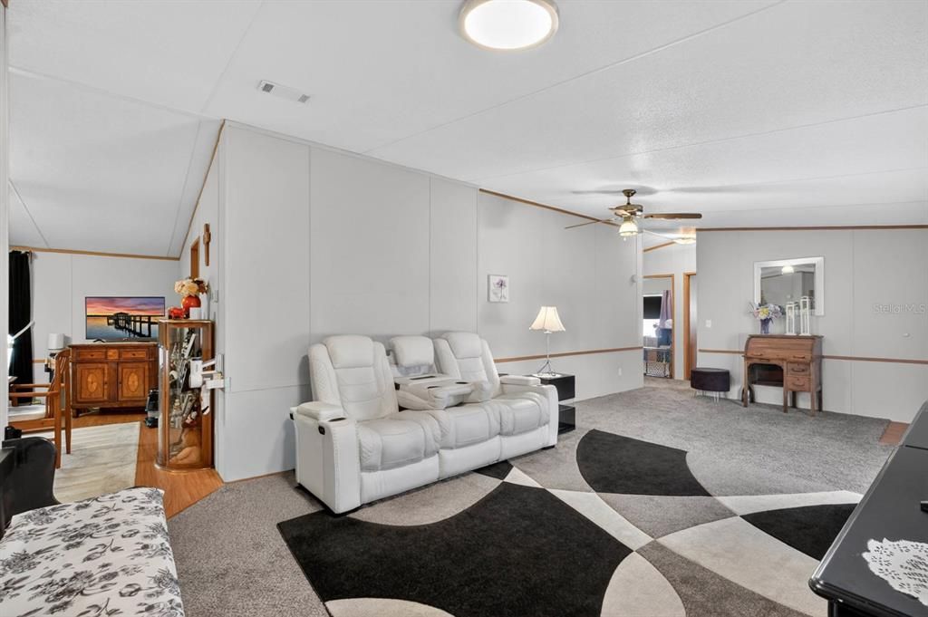 For Sale: $260,000 (4 beds, 2 baths, 1890 Square Feet)