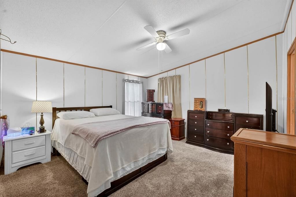 For Sale: $260,000 (4 beds, 2 baths, 1890 Square Feet)