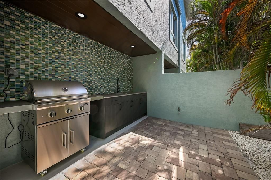 For Sale: $2,695,000 (4 beds, 3 baths, 2678 Square Feet)