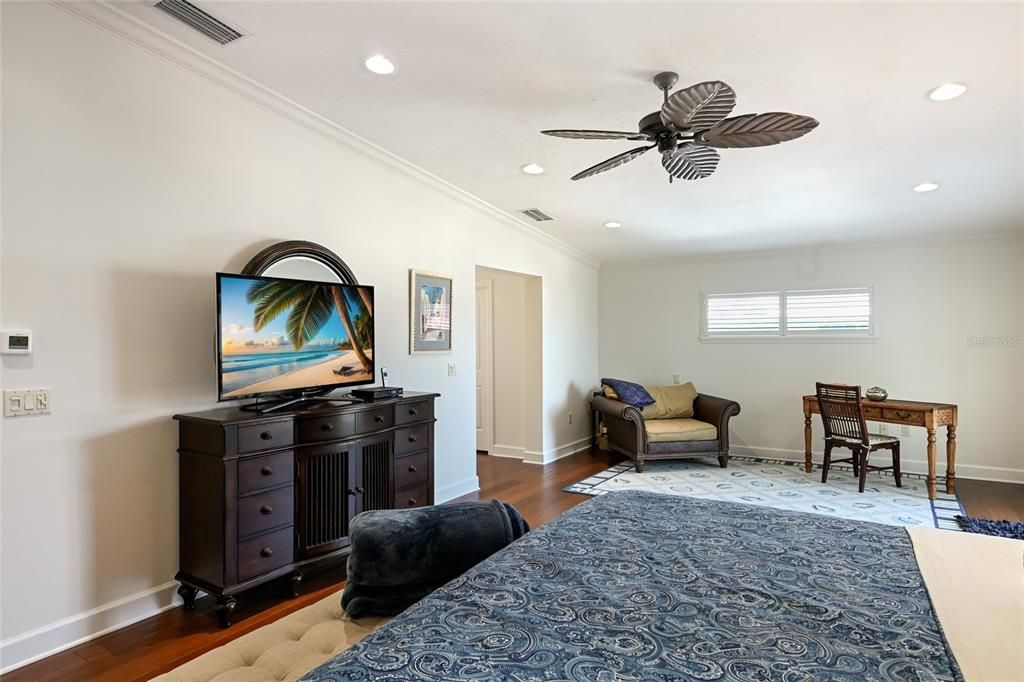 For Sale: $2,695,000 (4 beds, 3 baths, 2678 Square Feet)
