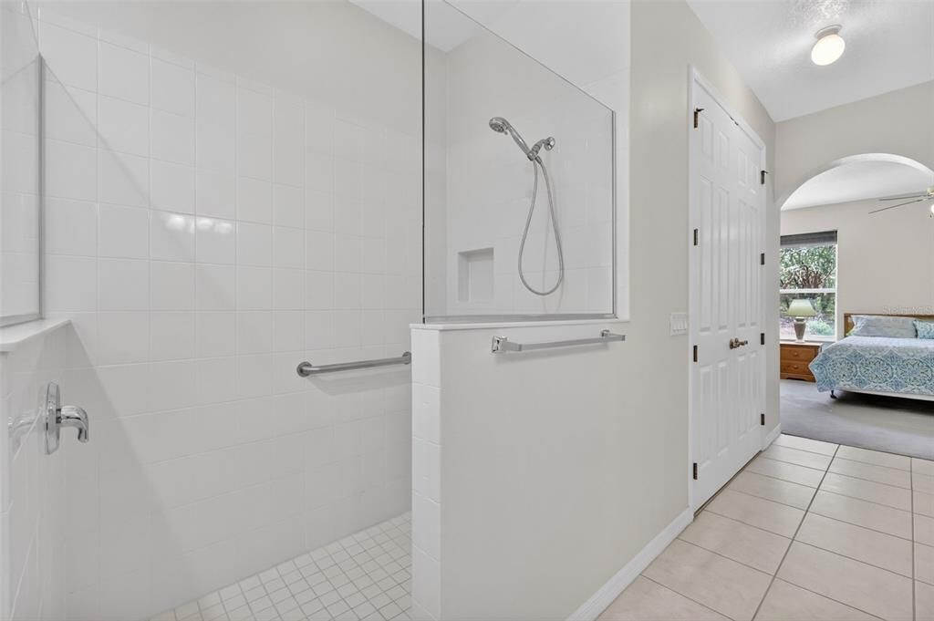 На продажу: $319,900 (2 спален, 2 ванн, 1858 Квадратных фут)