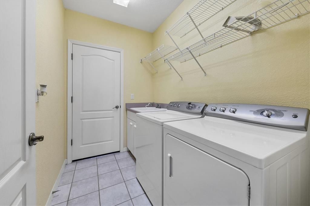 For Rent: $2,800 (2 beds, 2 baths, 2085 Square Feet)
