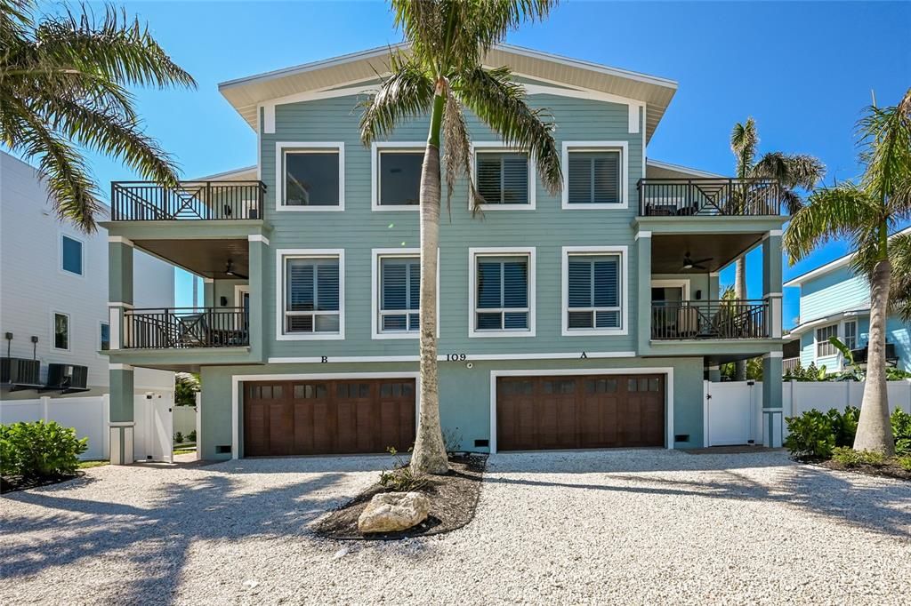 For Sale: $2,695,000 (4 beds, 3 baths, 2678 Square Feet)
