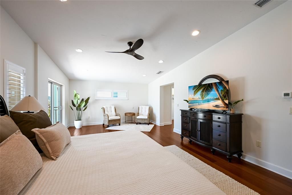 For Sale: $2,695,000 (4 beds, 3 baths, 2678 Square Feet)