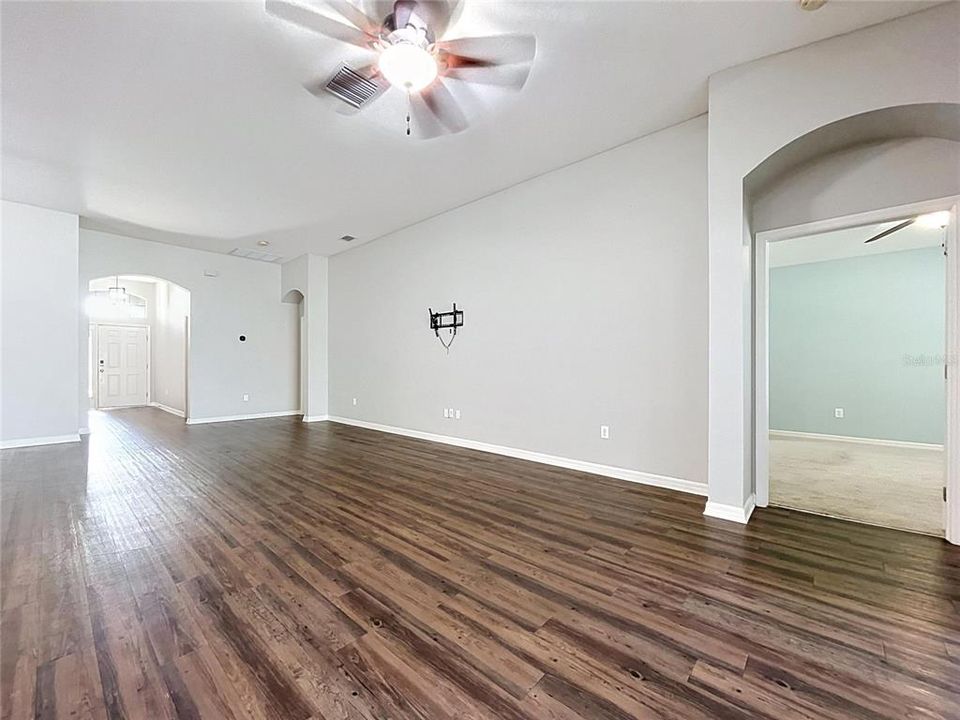 For Sale: $359,000 (4 beds, 2 baths, 2091 Square Feet)