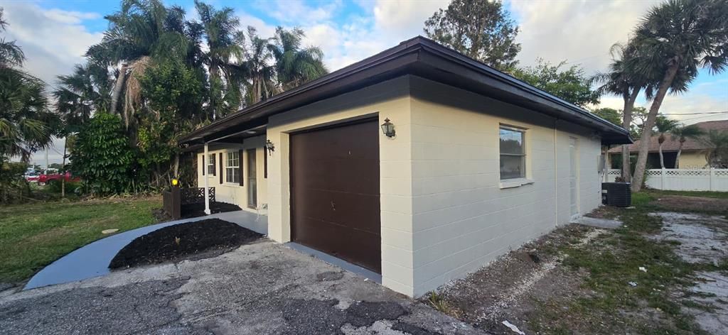 For Rent: $1,850 (2 beds, 2 baths, 1101 Square Feet)