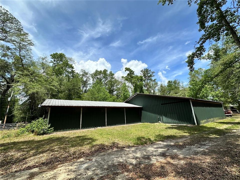For Sale: $875,000 (2 beds, 1 baths, 1296 Square Feet)